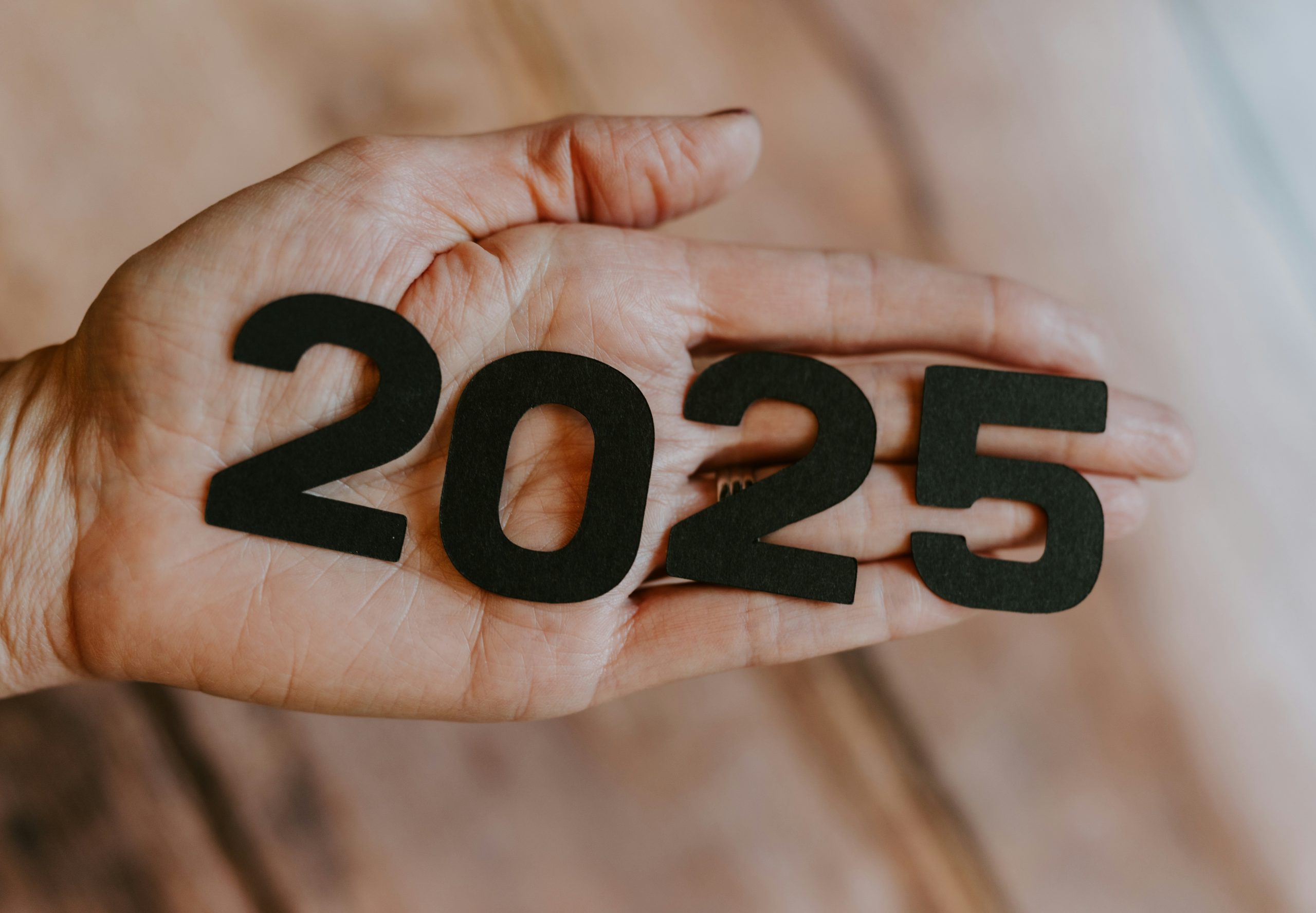 A sign showing 2025 and the leadership findings for the year